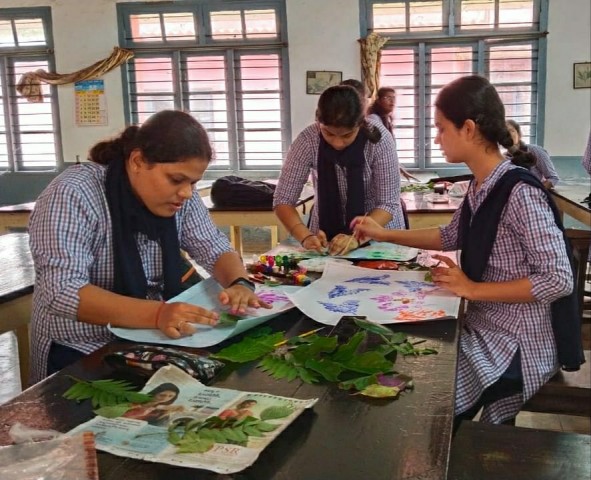 Competition on Print with leaves