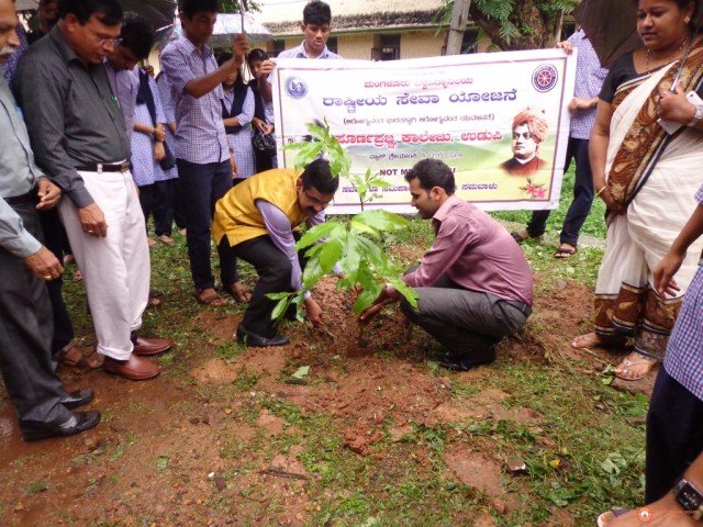 Inauguration of NSS Activities 2016  by State NSS co-ordinator Dr. Gananath Ekkar